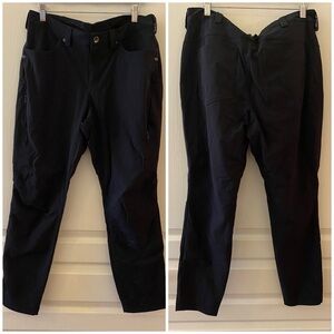 DULUTH TRADING CO. Women’s Flexpedition Skinny Leg Pants in Black - 12P